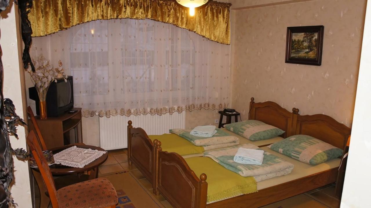 Karkoz Karpacz Bed & Breakfast Ruang foto