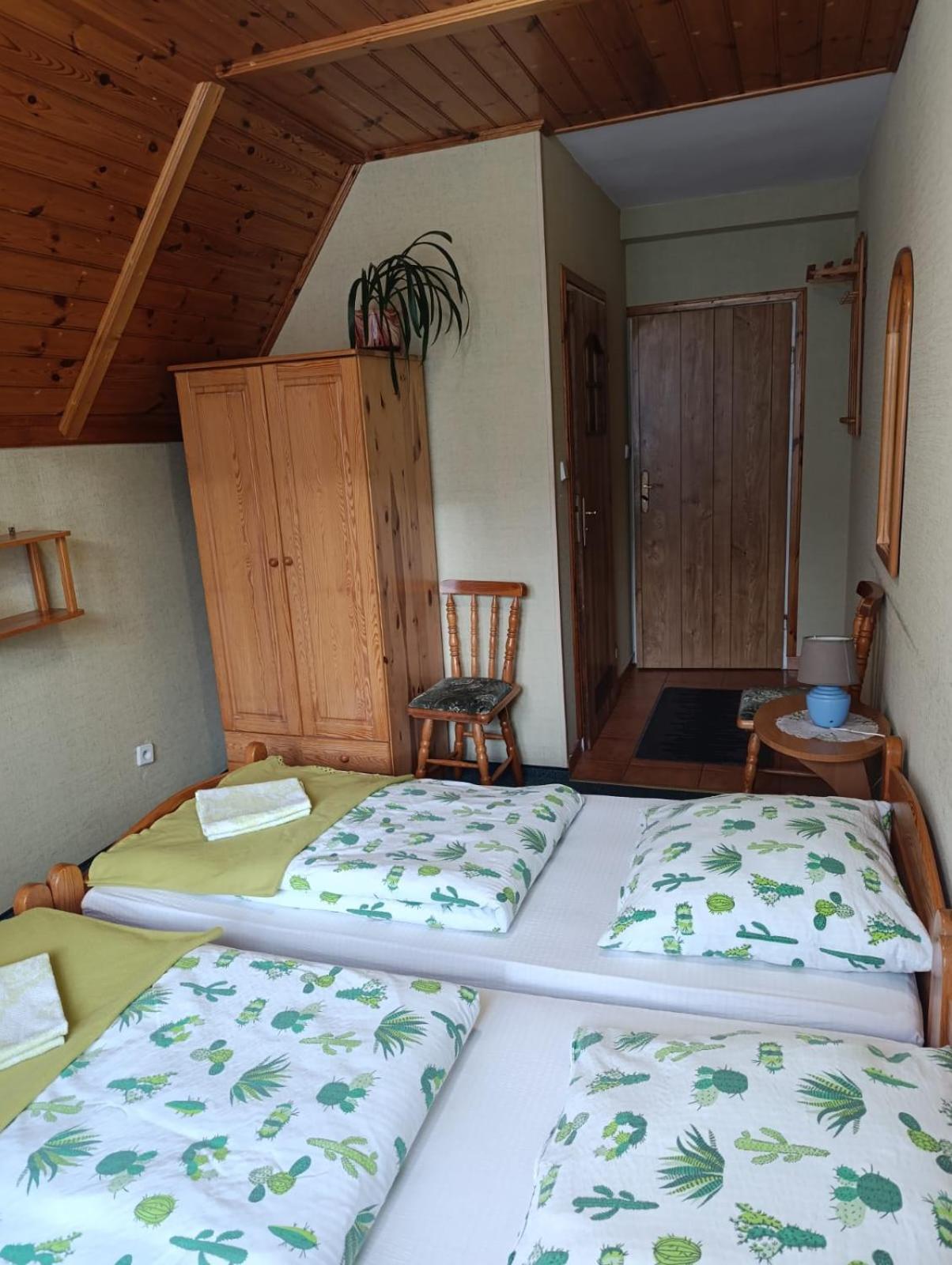 Karkoz Karpacz Bed & Breakfast Ruang foto